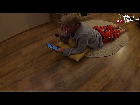 ❤️ בלונדינית מטורפת מוצצת זין ענק יונק ומקפיץ עליו - מין אנאלי ❌ פורנו אנאלי אצלנו ﹏